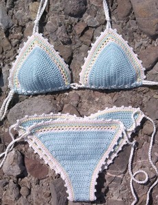 Conjunto de bikini de ganchillo hecho a mano en azul claro espuma de mar - Product Image 3