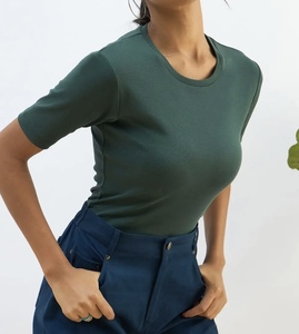 T-shirt femme en tissu premium, manches courtes, coupe slim, crop top pour adolescentes et femmes, haute qualité, basique mais au look élégant. - Product Image 4