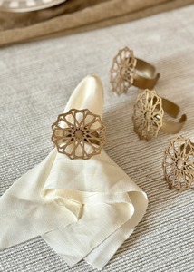 Anneaux de serviette en bois naturel découpé en forme de mandala, accessoires de table minimalistes, anneaux de serviette en bois marocain arabesque - Product Image 4