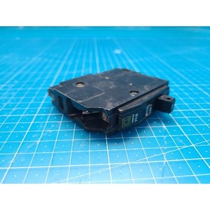AMAT 0680-01210 เซอร์กิตเบรกเกอร์_CB__30A_1P_ มือสอง สภาพเดิม อะไหล่อุปกรณ์เซมิคอนดักเตอร์รุ่นเก่า - Product Image 1