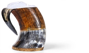 Mug à boire en corne naturelle avec un design détaillé de bateau viking sculpté, fait main, décoration rustique médiévale pour la maison - Product Image 4