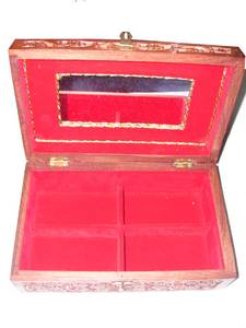 Caja de Madera Ecológica Tallada con Incrustaciones de Latón (10" X 6" X 4") Elegante y Hecha a Mano para Montar en la Pared, Ideal para Joyas, Adornos y Recuerdos - Product Image 3