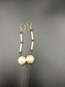 Boucles d'oreilles pendantes Amaira Jewels en laiton plaqué or, coupe princesse, avec boule d'ambre et perle sertie, style nœud papillon, bijoux de mariage pour femme - Product Image 2
