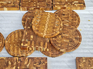 Planche à découper en bois de teck avec logo personnalisé, planche à découper haut de gamme en bois massif, fabricant d'articles de cuisine, vente en gros - Product Image 3