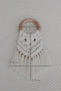 Elegante anillo para servilletas de macramé blanco, ideal para cafeterías, restaurantes y arreglos de mesa modernos, tejido a mano en India. - Product Image 3
