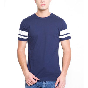 T-shirt da uomo <span class=keywords><strong>blu</strong></span> navy <span class=keywords><strong>a</strong></span> maniche corte con maniche <span class=keywords><strong>a</strong></span> <span class=keywords><strong>righe</strong></span> <span class=keywords><strong>bianche</strong></span>, vestibilità regular, girocollo, casual, 100% cotone, logo frontale - Product Image 1