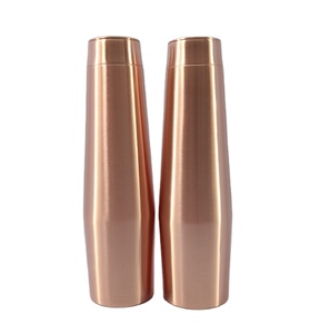 Bouteille d'eau en cuivre de style moderne et élégant de 950ml, verres en métal écologiques avec couvercle élégant combinant style et bien-être - Product Image 2