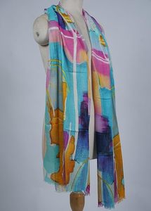 Écharpe élégante en soie modal à imprimé numérique pour femme, châle de luxe doux et de créateur, élégant pour toutes les occasions - Product Image 6