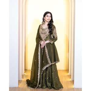 Ensemble haut-bas et dupatta pour femmes avec broderie et travail de séquence - Product Image 5