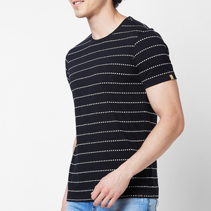 T-shirt à manches courtes en tricot rayé noir pour homme, col rond, coupe ajustée, style décontracté - Product Image 3