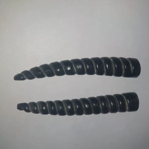 Boutons à bascule artisanaux en corne de buffle polie, écologiques, motif croix, origine Inde, 2 trous, pour couture de vêtements - Product Image 1