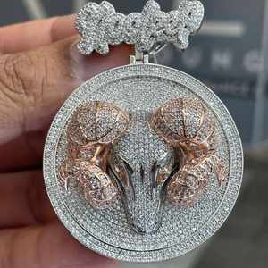 Pendentif Unique de Luxe Bicolore Argent et Or Rose, Motif Bélier, Bijou Audacieux pour Occasions Spéciales, En Vente - Product Image 4