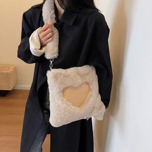 Nouveau Sac à Bandoulière Carré en Peluche Tendance pour Femme avec Fausse Fourrure, Prêt pour l'Hiver, Fermeture Éclair à Sangle Unique pour Voyage et Activités de Plein Air - Product Image 1