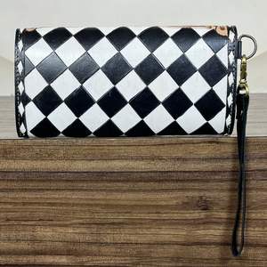 Pochette en cuir de vachette premium à motif damier et gravures, avec dragonne, motif floral, fermeture éclair et porte-cartes multiples pour femme - Product Image 5