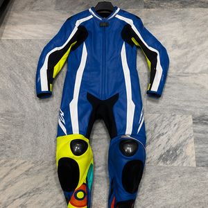Traje de moto de cuero PU negro y azul para hombre, estilo color block, cortavientos, con cremallera, corte ajustado, estilo motero, con capucha delantera delgada - Product Image 3