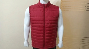 Chaleco Acolchado Sin Mangas para Hombre, Color Naranja, Cuello Alto, Cierre de Cremallera, Relleno Ligero de Poliéster, para Otoño, Corte Regular - Product Image 3