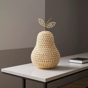 Figurine en forme de poire en cristal, décoration en verre faite à la main, sculpture de table style Hollywood Glamour pour salon - Product Image 1