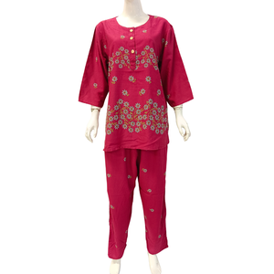 Pyjama décontracté pour femmes, manches longues et pantalon long, en rayonne, par Chrysanta - Product Image 6