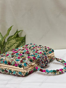 Pochette de soirée multicolore ornée de pierres, sac à main perlé de créateur pour femme, idéal pour les occasions festives et les mariages - Product Image 2