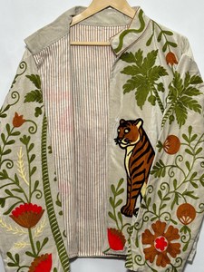 Collection exclusive : Veste en velours Suzani brodée à la main, motif Tigre Serpent Beige, style Bohème Floral, pour femme - Product Image 5