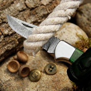 Customized Damascus Steel Drop Point Hunting <b>Knife</b> With Green <b>Handle</b> And Engraved Blade For Outdoor Use - Product Image 5
