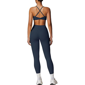 Conjunto de Yoga de Alta Sujeción para Mujer: Sujetador Deportivo Acolchado Sin Costuras y Leggings de Cintura Alta con Efecto Scrunch y Control de Abdomen, de Nylon y Spandex - Product Image 1