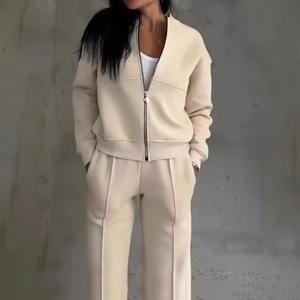 Ensemble de survêtement 2 pièces pour femme, idéal pour les grandes tailles : veste à capuche zippée à manches longues et pantalon évasé - Product Image 5