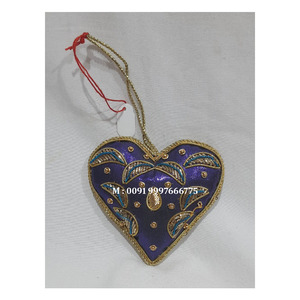 Ornements de Noël en forme d'arbre, broderie dorée en zari, matériau en tissu avec couleur rouge, utilisés pour la décoration du festival de Noël - Product Image 3