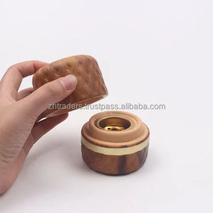 Élégant brûleur d'encens en bois naturel Mubkhar arabe en bois fait à la main avec base au design unique pour le parfum d'intérieur et la décoration islamique - Product Image 4