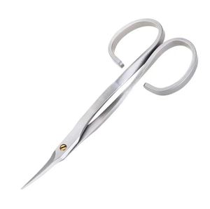 Ciseaux à ongles professionnels pliables pour droitiers, lames courbées en acier inoxydable, manche en acier, coupe précise des cuticules - Product Image 1