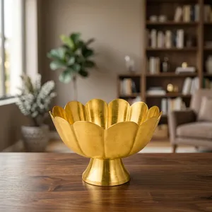Cuenco Urli Tradicional Indio de Latón Hecho a Mano, Cuenco Decorativo con Flores para Decoración del Hogar, Hoteles y Bodas - Product Image 3