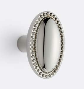 Poignées de porte rondes tendance en laiton nickelé, durables, élégantes et parfaites pour les intérieurs modernes ou classiques. - Product Image 2