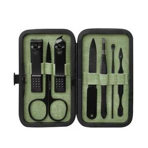 Kit de manucure et pédicure professionnel de dernière génération, outils de soin des ongles en acier inoxydable avec un élégant étui de voyage portable - Product Image 2