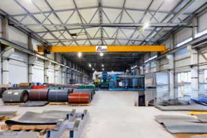 Pont roulant monopoutre avec palan électrique pour la manutention de bobines d'acier en usine, entrepôt et zone de production industrielle - Product Image 2