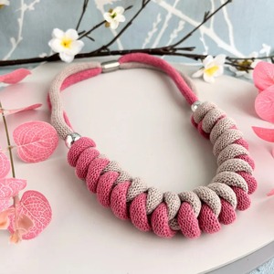 Collar de Tela con Colgante de Resina de Alta Calidad, Joyería Moderna para Mujer a Precio Accesible - Product Image 2