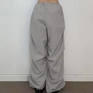 Pantalon cargo pour femme taille haute avec poches utilitaires, confortable, tenue moderne pour tous les jours, vente en gros de vêtements 3000 pièces - Product Image 5