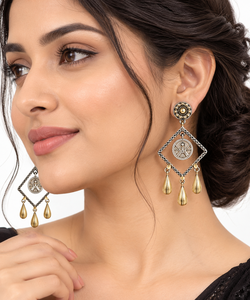 Fournisseur de Confiance Boucles d'Oreilles Pendantes en Argent Plaqué Oxydé Forme Fleur Serties de Pierres Style Bohème Origine Rajasthan Anniversaire - Product Image 2