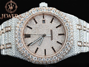 Reloj de Acero Inoxidable Plateado con Diamantes Mossinate en Oferta, Reloj de Lujo con Detalles Brillantes para la Elegancia Diaria - Product Image 1