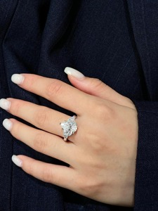 แหวนหมั้นเพชรทรงลูกแพร์ 3 กะรัต ได้รับการรับรองจาก IGI สี D ความสะอาด VS1 ตัวเรือนทองคำขาว 14K สำหรับผู้หญิง - Product Image 6