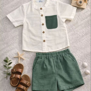 Ensemble chemise et short en coton et lin pour garçons |   Tenue d'été respirante pour enfants, verte et blanche avec poche, fabriquée en Inde - Product Image 1
