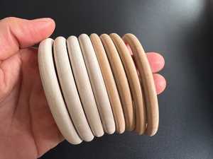 Bracelets en bois avec perles d'imitation, design rond classique pour les occasions de fête féminines - Product Image 1