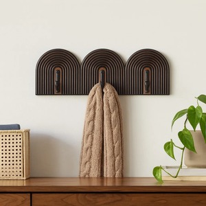 Porte-manteau mural minimaliste en bois avec 3 crochets pour le rangement des vêtements, design gain de place - Product Image 1