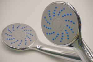 Pommeau de douche à main monofonction en ABS chromé, haute pression, économie d'eau, installation personnalisée, design moderne, fourniture OEM pour salle de bain 1 - Product Image 4