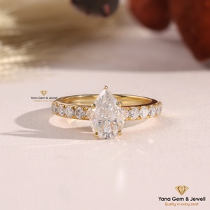 Anillo de Oro Sólido de 14K con Diamante Cultivado en Laboratorio CVD Certificado por IGI, Claridad VVS2, Color D, 1.00 Quilates, Forma de Pera, Perfecto para Cumpleaños - Product Image 1