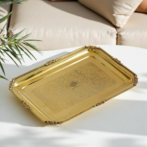 La versatilidad de una bandeja de servir la convierte en perfecta tanto para reuniones informales como para cenas formales, recién diseñada por KHOOSI OVERSEAS. - Product Image 4