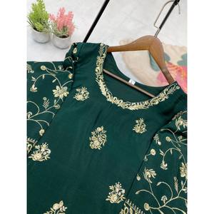 Vêtements indiens et pakistanais de créateur, magnifique ensemble haut, bas et dupatta pour les occasions spéciales - Product Image 5