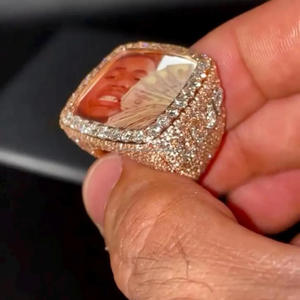 Bague personnalisée avec photo en moissanite, bague signet avec image personnalisée, style hip-hop, or rose, pour homme - Product Image 1