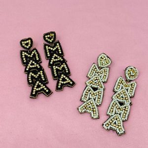 Orecchini pendenti Mama con dettagli in perline, accessorio di moda - Product Image 2