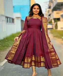 Vestido de Diseño de Algodón Jacquard con Trabajo Jari y Dupatta, Lujo Casual, Talla Única, Precio al por Mayor, Prenda Étnica, Color Granate - Product Image 3