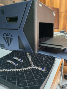 Le Trusure Apex détecte avec précision les diamants CVD, HPHT et RFT dans les pierres brutes et les bijoux montés. - Product Image 3